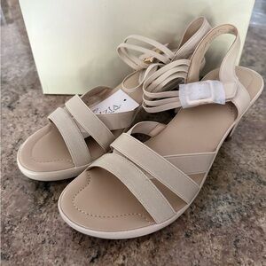 Patrizia Nessa-Stretch Beige Comfort Heel (41) Spring Step New in Box